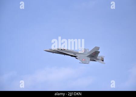 Die Swiss Air Force F/A-18 Hornet zeigt sich auf der Royal International Air Tattoo RAF Fairford 2022 Stockfoto