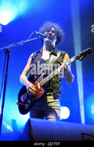 Rom, Italien. 21.. Juli 2022. Andrea Appino, Mitglied der italienischen Rockband Zen Circus, tritt live in der Villa Ada in Rom auf. Kredit: SOPA Images Limited/Alamy Live Nachrichten Stockfoto