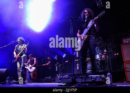 Rom, Italien. 21.. Juli 2022. Die italienische Rockband Zen Circus tritt live in der Villa Ada in Rom auf. Kredit: SOPA Images Limited/Alamy Live Nachrichten Stockfoto