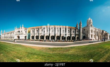 Lissabon, Portugal - 21. Juli 2022: Panorama des Hieronymiten-Klosters in Belem, Lissabon, Portugal Stockfoto