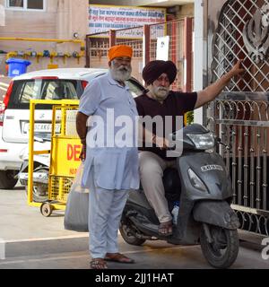 Old Delhi, India, 15. April 2022 - Gurudwara SIS Ganj Sahib ist einer der neun historischen Gurdwaras in Old Delhi in Indien, Sheesh Ganj Gurudwara in CH Stockfoto