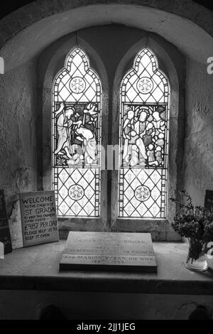 Innenraum der Pfarrkirche St. Grade (denkmalgeschützte Stufe 1), der Eidechse, Cornwall Stockfoto