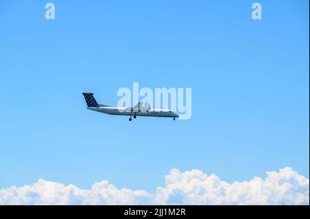 Porter Airlines Bombardier Dash 8-Q400 Annäherung an den Billy Bishop Toronto City Airport zur Landung, Ontario, Kanada. Stockfoto
