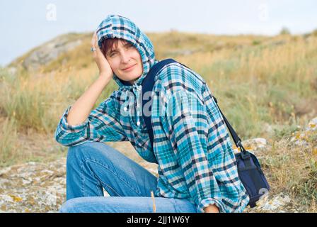 Porträt eines jungen hübschen Wanderers Stockfoto