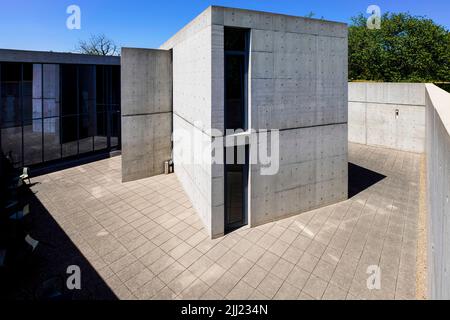 Konferenzpavillon des Architekten Tadao Ando (Andos erstes Gebäude außerhalb Japans), Vitra Campus in weil am Rhein, Deutschland. Stockfoto