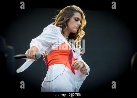 20. Juli 2022, Mailand, Mailand, Italien: Margherita Vicario, Live-Performance im Hippodrom Snai San Siro in Mailand vor dem Stromae-Konzert. (Bild: © Pamela Rovaris/Pacific Press via ZUMA Press Wire) Stockfoto