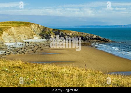 Duntaven Bay von oben auf den Klippen fotografiert Stockfoto