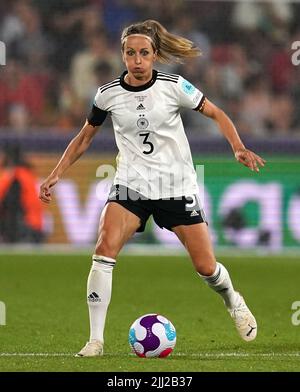 Die deutsche Kathrin-Julia Hendrich beim Viertelfinale der UEFA Women's Euro 2022 im Brentford Community Stadium, London. Bilddatum: Donnerstag, 21. Juli 2022. Stockfoto