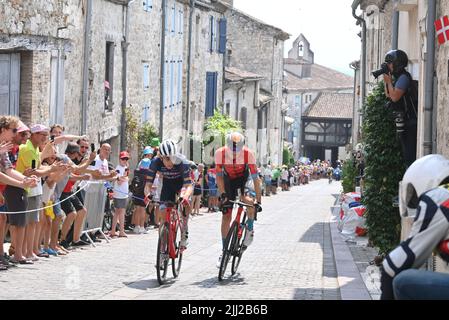 Cahors, Frankreich. 22.. Juli 2022. Matej Mohoric aus Slowenien und das Team Bahrain siegten bei der Etappe 19 der Tour De France, Castelnau-Magnoac nach Cahors. Kredit: David Stockman/Godingimages/Alamy Live Nachrichten Stockfoto