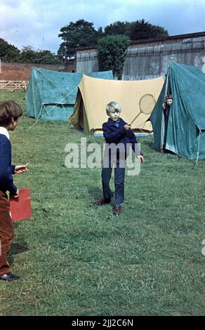 1970s Schulkinder auf Camping-Reise Stockfoto