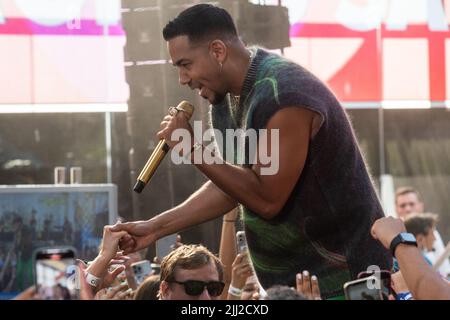 New York, USA. 22.. Juli 2022. Romeo Santos tritt auf der TODAY Show auf DEM TODAY Plaza in New York, New York, am 22. Juli 2022 auf. (Foto von Gabriele Holtermann/Sipa USA) Quelle: SIPA USA/Alamy Live News Stockfoto