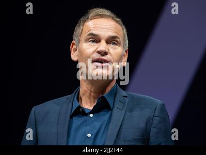 München, Deutschland. 07. September 2021. Oliver Blume, Vorstandsvorsitzender der Porsche AG, spricht auf einer Bühne während der IAA. Herbert Diess tritt als CEO des Volkswagen Konzerns zurück. Sein Nachfolger wird Porsche CEO Oliver Blume. Quelle: Sven Hoppe/dpa/Alamy Live News Stockfoto