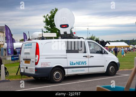 ITV News Einrichtung von Außenübertragungseinheiten bei der Great Yorkshire Show in der Nähe von Harrogate England Stockfoto