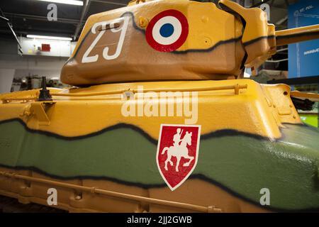 Kennzeichen eines französischen Militärs aus dem 2. Weltkrieg auf einem SOMUA S35-Panzer, Bovington Tank Museum, Dorset, Großbritannien Stockfoto