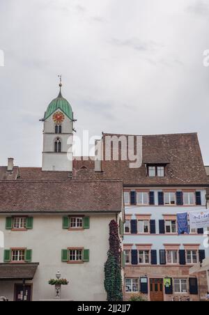 Blick auf die historischen Altbauten von Rheinfelden bei Basel. Stockfoto