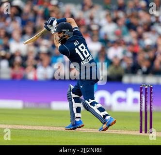 Emirates Old Trafford, Manchester, Großbritannien. 22.. Juli 2022. One Day international Cricket, England versus Südafrika; Moeen Ali of England Credit: Action Plus Sports/Alamy Live News Stockfoto