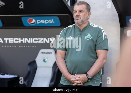 Warschau, Polen. 20.. Juli 2022. Ange Postecoglou Trainer des Celtic FC gesehen während des Freundschaftsspiels zwischen Legia Warszawa und Celtic FC im Marschall Jozef Pilsudski Legia Warsaw Municipal Stadium. Dieses Spiel war das letzte in der Karriere von Artur Boruc (der Torwart spielte in der Vergangenheit für Legia Warszawa und Celtic FC). Endstand; Legia Warszawa 2:2 Celtic FC. Kredit: SOPA Images Limited/Alamy Live Nachrichten Stockfoto