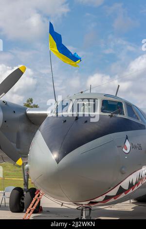 SIAULIAI / LITAUEN - 27. Juli 2019: Die Antonov an-26-Militärtransportflugzeuge der ukrainischen Luftwaffe werden auf der Flugschau Falcon Wings 2019 in Si ausgestellt Stockfoto