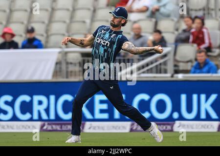 Manchester, Großbritannien. 22.. Juli 2022. Reece Topley aus England fängt den Ball in Manchester, Vereinigtes Königreich am 7/22/2022. (Foto von Mark Cosgrove/News Images/Sipa USA) Quelle: SIPA USA/Alamy Live News Stockfoto