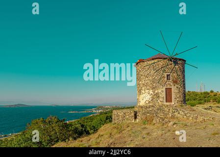 Die historische Windmühle wurde bei Sonnenuntergang nicht mehr genutzt Stockfoto