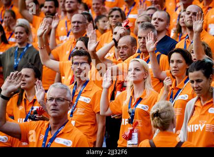 Rotterdam, Niederlande. 22.. Juli 2022. 2022-07-22 21:05:28 ROTTERDAM - Niederländische Athleten nehmen den Eid während der Eröffnung der World Police & Fire Games, der internationalen Spiele für Feuerwehr, Polizei, Zoll und Gefängnispersonal. ANP SEM VAN DER WAL netherlands Out - belgium Out Credit: ANP/Alamy Live News Stockfoto
