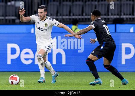 Perth, Australien, 22. Juli 2022. Jack Harrison von Leeds United kontrolliert den Ball beim ICON Festival of International Football Spiel zwischen Crystal Palace und Leeds United im Optus Stadium am 22. Juli 2022 in Perth, Australien. Quelle: Graham Conaty/Speed Media/Alamy Live News Stockfoto