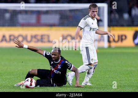 Perth, Australien, 22. Juli 2022. Jordan Ayew von Crystal Palace geht zu Boden während des ICON Festival of International Football Spiels zwischen Crystal Palace und Leeds United im Optus Stadium am 22. Juli 2022 in Perth, Australien. Quelle: Graham Conaty/Speed Media/Alamy Live News Stockfoto