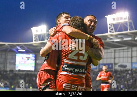 Ethan Ryan (23) von Hull KR feiert seinen Versuch am 7/22/2022. (Foto von Craig Thomas/News Images/Sipa USA) Quelle: SIPA USA/Alamy Live News Stockfoto