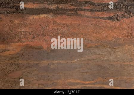 Braune rostige Metalloberfläche mit dunklen Spuren von Heizöl alten Stahl Textur industriellen Hintergrund. Stockfoto