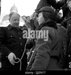 Junge blieb während des Bro stecken.1 März 1955 Stockfoto