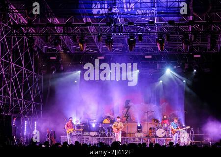 Mantua, Italien. 23.. Juli 2022. Der italienische Liedermacher Filippo Uttinacci kennt das Pseudonym Fulminacci während seiner Live-Konzerte in Mantua, in der Arena Bike-in für seine Tante Care cose Tour 2022 Credit: Roberto Tommasini/Alamy Live News Stockfoto