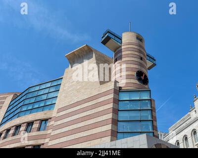 Das postmoderne Gebäude Sir James Stirling's No 1 Geflügel, London Stockfoto