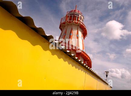 AJAXNETPHOTO. 2009. BOURNEMOUTH, ENGLAND. - HELTER SKELTER - BEFINDET SICH AM MEERESENDE DES BOURNEMOUTH PIER.FOTO:JONATHAN EASTLAND/AJAX REF:GR3 92008 10033 Stockfoto