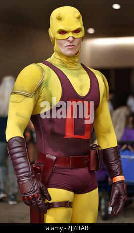 San Diego, USA. 22.. Juli 2022. Ein Fan cosplaying Yellow Daredevil nimmt am Freitag, den 22. Juli 2022, am 2. Tag der Comic-Con im San Diego Convention Center in San Diego, Kalifornien, Teil. Die Lieblingssondung der Fans findet vom 21. Bis 24. Juli statt. Foto von Chris Chew/UPI Credit: UPI/Alamy Live News Stockfoto