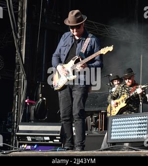 Tom Jones bei Live-Aufführungsveranstaltung auf der Newbury Racecourse, Samstag, 20.. Juli 2019 Stockfoto