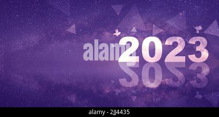 Frohes neues Jahr 2023 mit Feuerwerk und Milchstraße Hintergrund. Kopieren Sie Platz und Panorama horizontale Design. Stockfoto