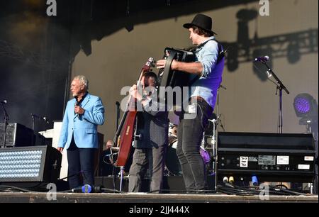 Tom Jones bei Live-Aufführungsveranstaltung auf der Newbury Racecourse, Samstag, 20.. Juli 2019 Stockfoto