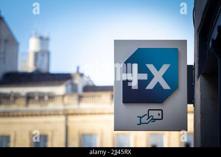 Bild eines Zeichens mit dem Logo der Banque Populaire auf ihrer lokalen Bankagentur für Bordeaux, Frankreich. Die Groupe Banque Populaire ist eine französische Gruppe von Stockfoto