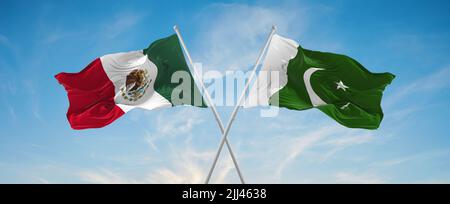 Zwei gekreuzte Flaggen Pakistan und mexiko winken im Wind bei bewölktem Himmel. Konzept der Beziehung, des Dialogs, des Reisens zwischen zwei Ländern. 3D Abbildung Stockfoto