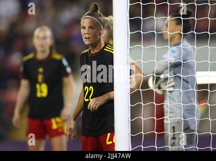 Leigh, Großbritannien. 22.. Juli 2022. Leigh, England, 22.. Juli 2022. Laura Deloose aus Belgien während des Spiels der UEFA Women's European Championship 2022 im Leigh Sports Village, Leigh. Bildnachweis sollte lauten: Darren Staples / Sportimage Credit: Sportimage/Alamy Live News Stockfoto