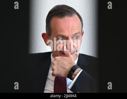 Mainz, Deutschland. 18.. Juli 2022. Volker Wissing (FDP), Bundesverkehrsminister, nimmt an einem redaktionellen Interview mit der Deutschen Presseagentur dpa Teil. Kredit: Arne Dedert/dpa/Alamy Live Nachrichten Stockfoto