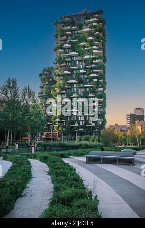 Sonnenuntergang über Bosco Verticale, Mailand Stockfoto