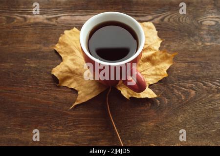 Herbst Ahornblatt Hintergrund heiße Getränke Konzept Stockfoto