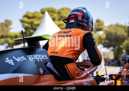 Le Castellet, Frankreich. 22.. Juli 2022. Novalak Clement (Fra), MP Motorsport, Dallara F2, Portrait während des Laufs 9. der FIA Formel 2-Meisterschaft 2022, vom 22. Bis 24. Juli 2022 auf dem Circuit Paul Ricard, in Le Castellet, Frankreich - Foto: Sebastian Rozendaal/DPPI/LiveMedia Kredit: Unabhängige Fotoagentur/Alamy Live News Stockfoto