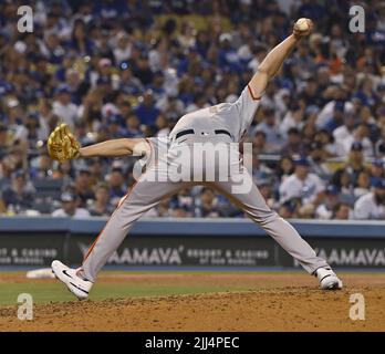 Los Angeles, USA. 23.. Juli 2022. Der Relief-Pitcher Tyler Rogers von San Francisco Giants wird sich am Freitag, den 22. Juli 2022, beim siebten Inning im Dodger Stadium gegen die Los Angeles Dodgers wehren. Die Dodgers besiegten die Giganten 5-1. Foto von Jim Ruymen/UPI Credit: UPI/Alamy Live News Stockfoto