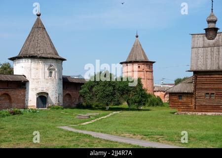 Blick auf den Jurjew-Kreml (Erzengel-Michael-Jurjewski-Kloster), die Stadt Jurjew-Polsky, eine der ältesten Städte in der Region Moskau. Vladimir Stockfoto