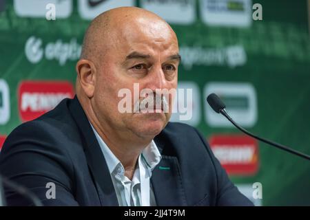 Budapest, Ungarn – 12. Juli 2022. Ferencvaros-Trainer Stanislav Cherchesov bei einer Pressekonferenz nach dem UEFA Champions League-Qualifikationsspiel Ferenc Stockfoto