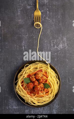 Food-Fotografie von Fleischbällchen, Spaghetti, Pasta, Gabel Stockfoto