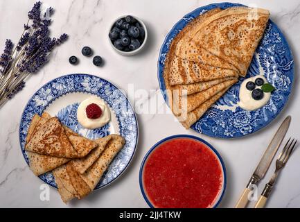 Fotos von Pfannkuchen, Crepe und Frühstück Stockfoto