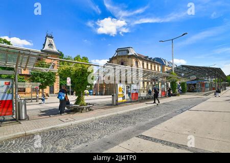 Ludwigsburg, Deutschland - Juli 2022: Busbahnhof 'ZOB' vor dem Hauptbahnhof Stockfoto